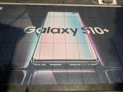 Advertising-Inspiration-Huge-ad-for-Galaxy-S10-in-Budapest Advertising Inspiration : Huge ad for Galaxy S10+ in Budapest, HungarySource:...